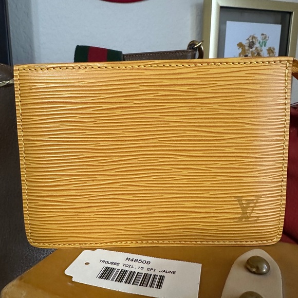 LOUIS VUITTON Yellow Epi Trousse Toilette 15 – Rare Find! - Picture 7 of 9